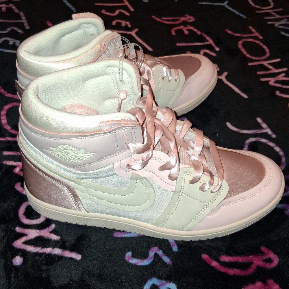 Stylish Pink and Cream High-Top Sneakers WomenAir Jordan 1 MM High (Pink Oxford)